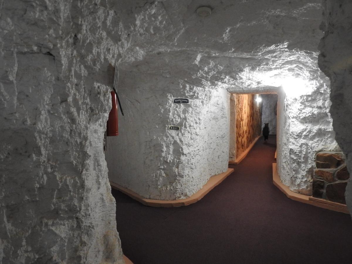 White Cliffs Underground Motel Eksteriør billede