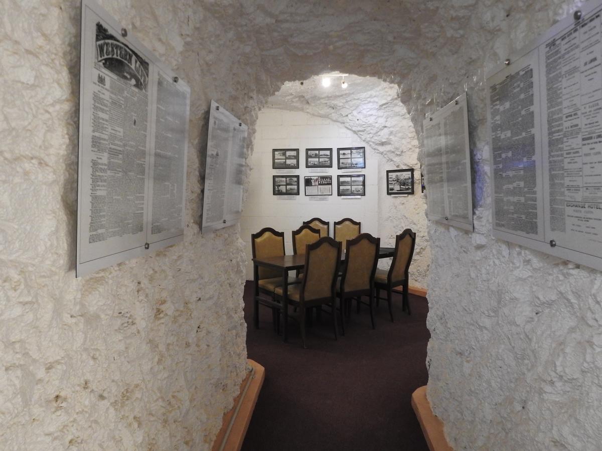 White Cliffs Underground Motel Eksteriør billede