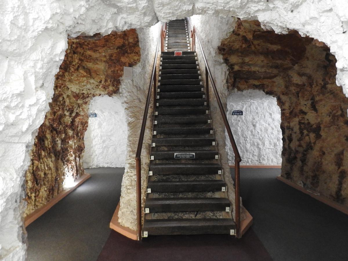 White Cliffs Underground Motel Eksteriør billede